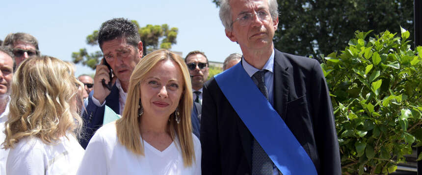 Meloni inchioda i sindaci di sinistra: “Il confronto va fatto anche con quelli di destra, insieme contro la violenza”