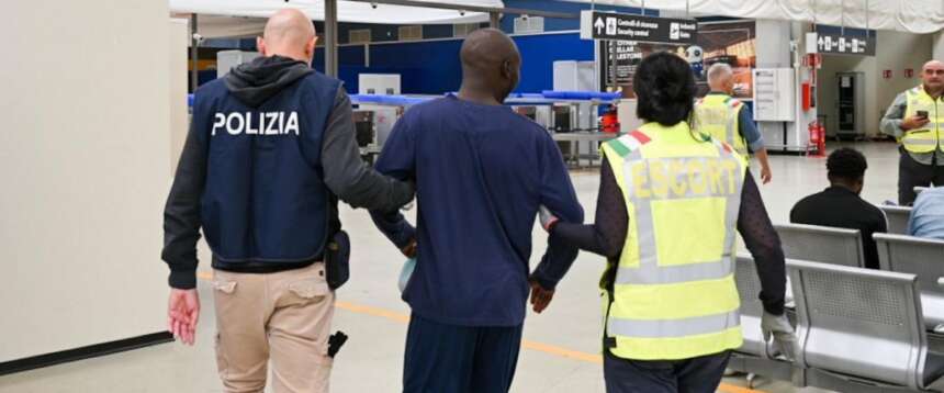 Migranti, cinque Paesi Ue verso l’intesa con il Ruanda: cade il tabù degli hub esterni, Meloni fa scuola. Retroscena del Financial Times