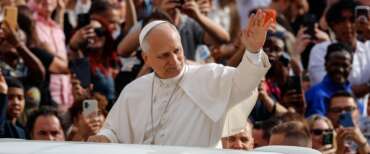 Papa Leone XIV, notte tranquilla al Gemelli dopo l’operazione al polmone. Gli aggiornamenti dal bollettino Vaticano