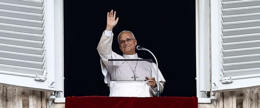 Papa Leone XIV torna a San Pietro dopo il ricovero: il sorriso, l’applauso e le parole che commuovono i fedeli