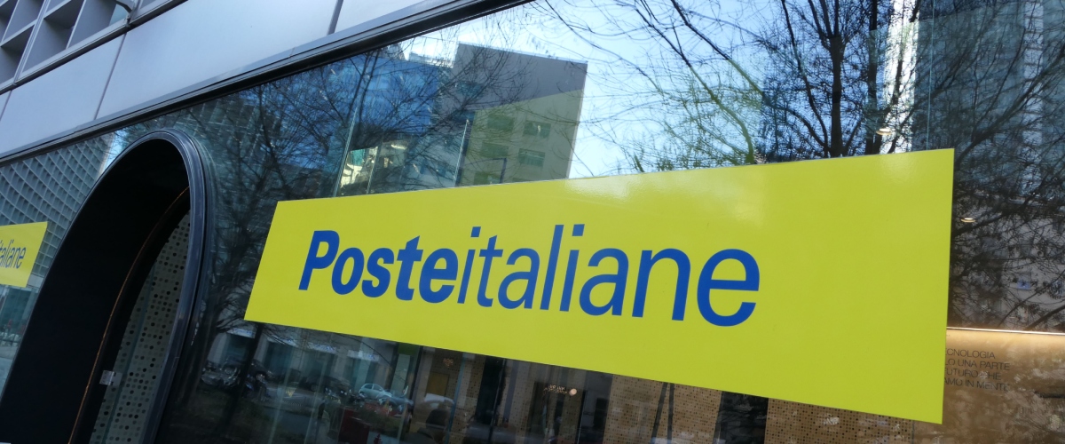 roma rapina da film alla garbatella banditi con maschere di halloween e pistole svaligiano le poste bottino da 100mila euro da Secoloditalia.it roma rapina da film alla garbatella banditi con maschere di halloween e pistole svaligiano le poste bottino da 100mila euro