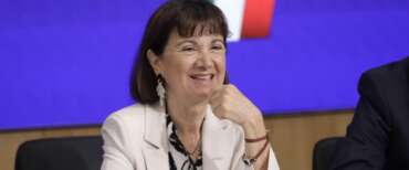 Famiglie, Roccella: «Quasi 6 miliardi dal governo nelle manovre. Ora un aiuto a domicilio per i genitori nei primi 1000 giorni». E su Meloni: «È il mio sogno femminista realizzato»