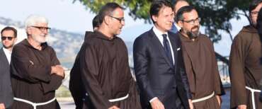 Frate Fedele, zio di Conte, a rischio licenziamento coi sacristi di San Giovanni Rotondo: «Mio nipote? E chi lo vede?»