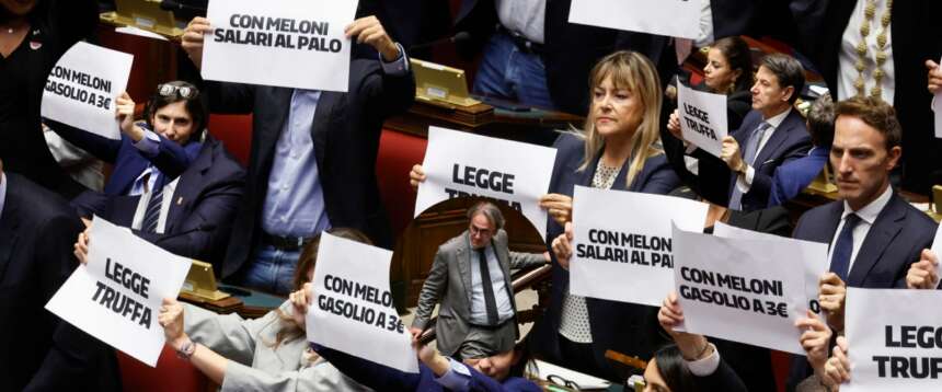 Stabilicum ok, la sinistra perde e fa partire la sceneggiata: Bonelli si improvvisa regista e prende in giro i ministri. Conte il peggiore