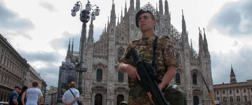 Sicurezza: in arrivo 500 soldati a Milano. Crosetto: “Devono poter agire come forze di polizia”