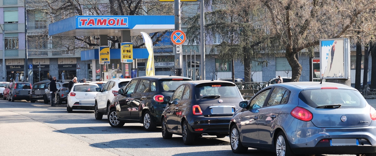 carburanti arriva il quarto s236 al governo anche tamoil aderisce al tetto ai prezzi dopo eni ip e q8 da Secoloditalia.it carburanti arriva il quarto s236 al governo anche tamoil aderisce al tetto ai prezzi dopo eni ip e q8
