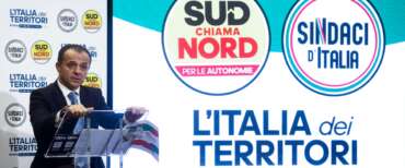 Sindaci contro civici “in provetta”: il centrodestra unisce i territori, il centrosinistra sforna “centrini” nei salotti romani