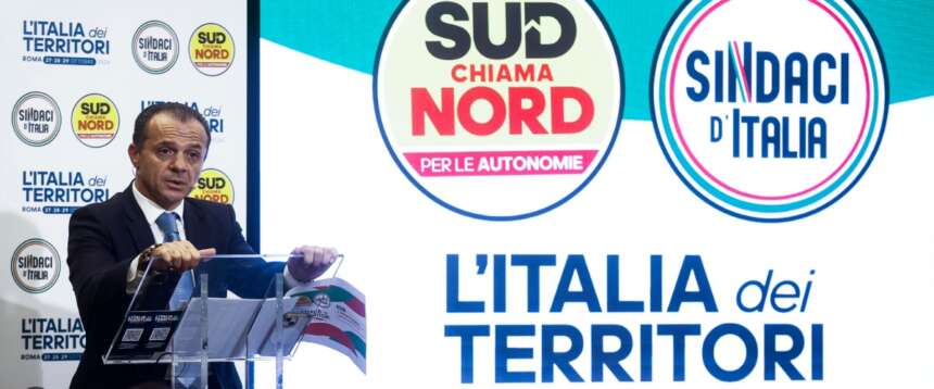 Sindaci contro civici “in provetta”: il centrodestra unisce i territori, il centrosinistra sforna “centrini” nei salotti romani