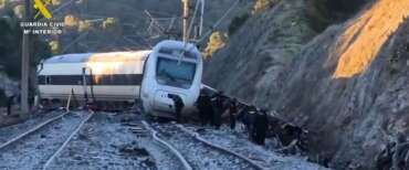 Tragedia ferroviaria in Spagna, disperse tre donne italiane, 9 i connazionali coinvolti. Ore di angoscia e speranza