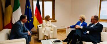Migranti, von der Leyen: “Ingressi illegali giù e aumentano i rimpatri, l’Europa non è mai stata così forte”. La linea la Meloni paga