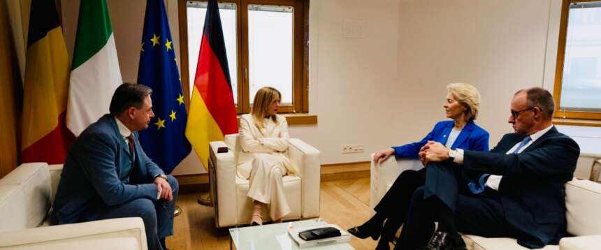 Migranti, von der Leyen: “Ingressi illegali giù e aumentano i rimpatri, l’Europa non è mai stata così forte”. La linea la Meloni paga